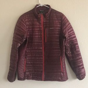 Plum colored Patagonia puffer jacket - nano puff